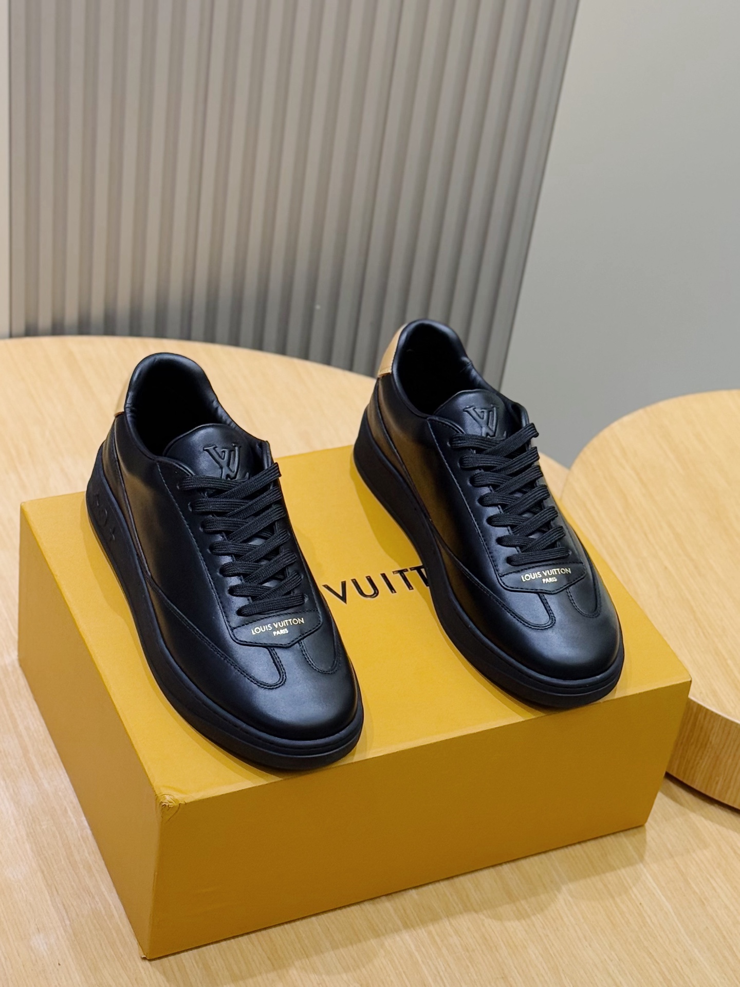 Louis Vuitton Sneakers M-l-s