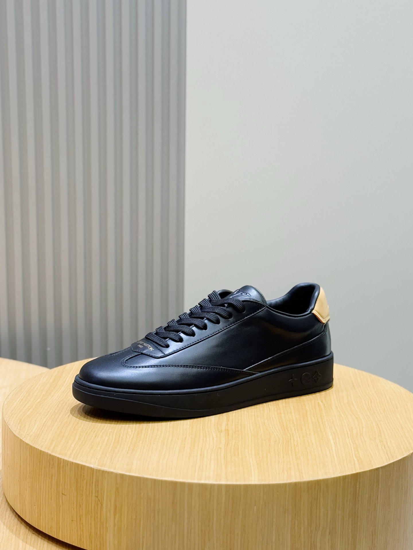 Louis Vuitton Sneakers M-l-s