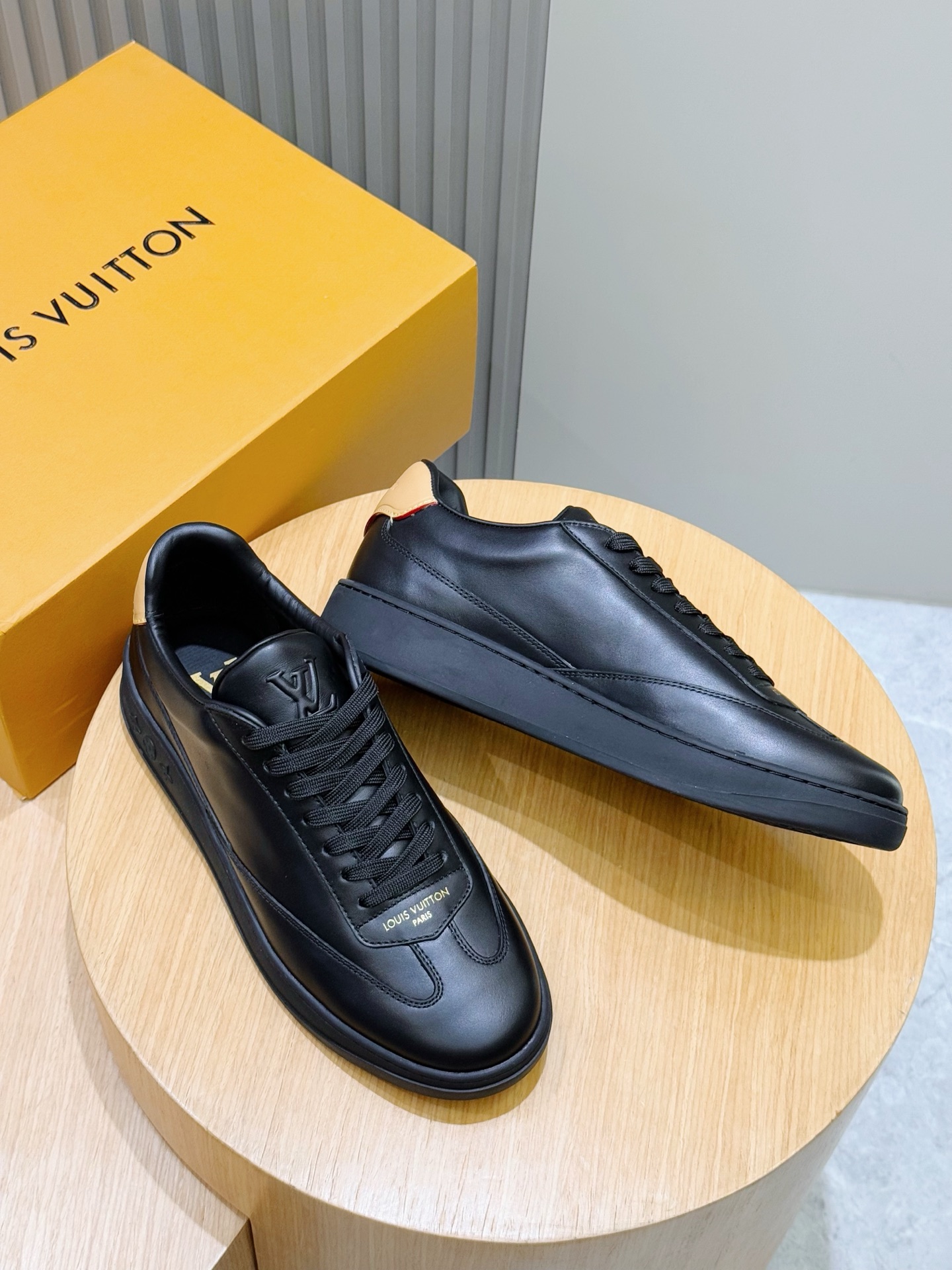 Louis Vuitton Sneakers M-l-s