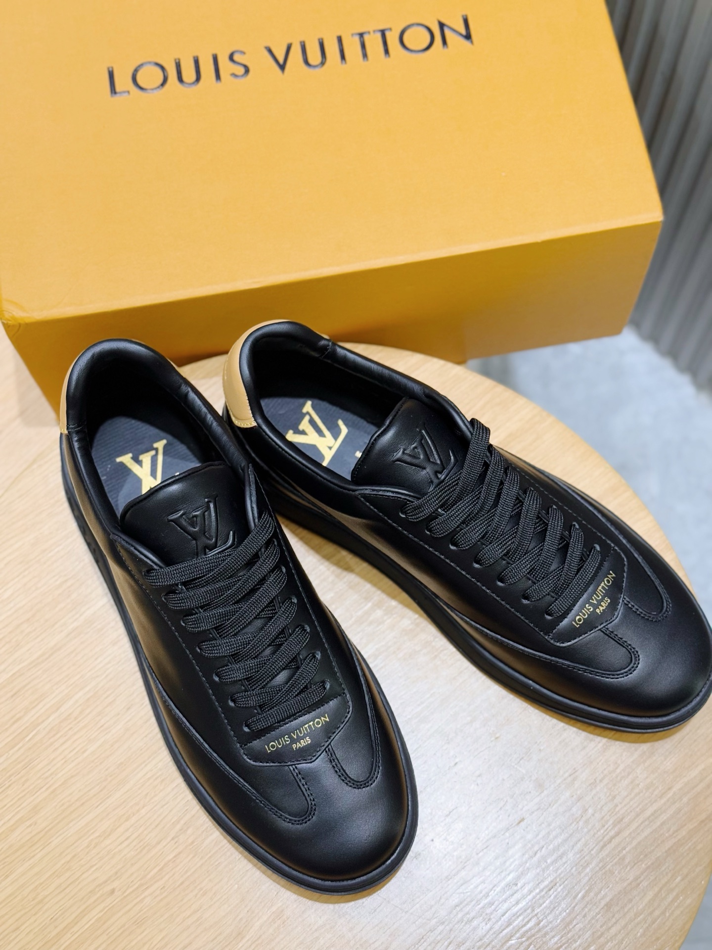 Louis Vuitton Sneakers M-l-s