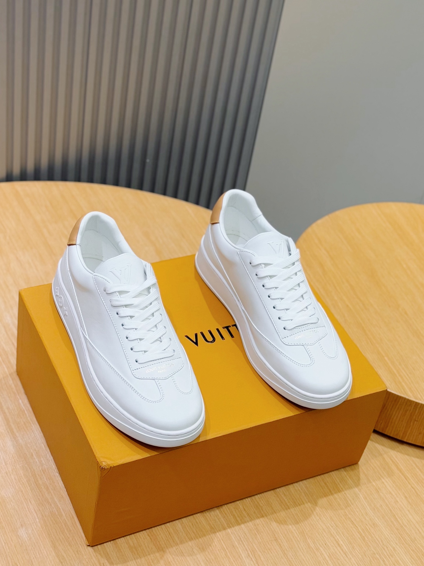 Louis Vuitton Sneakers M-l-s