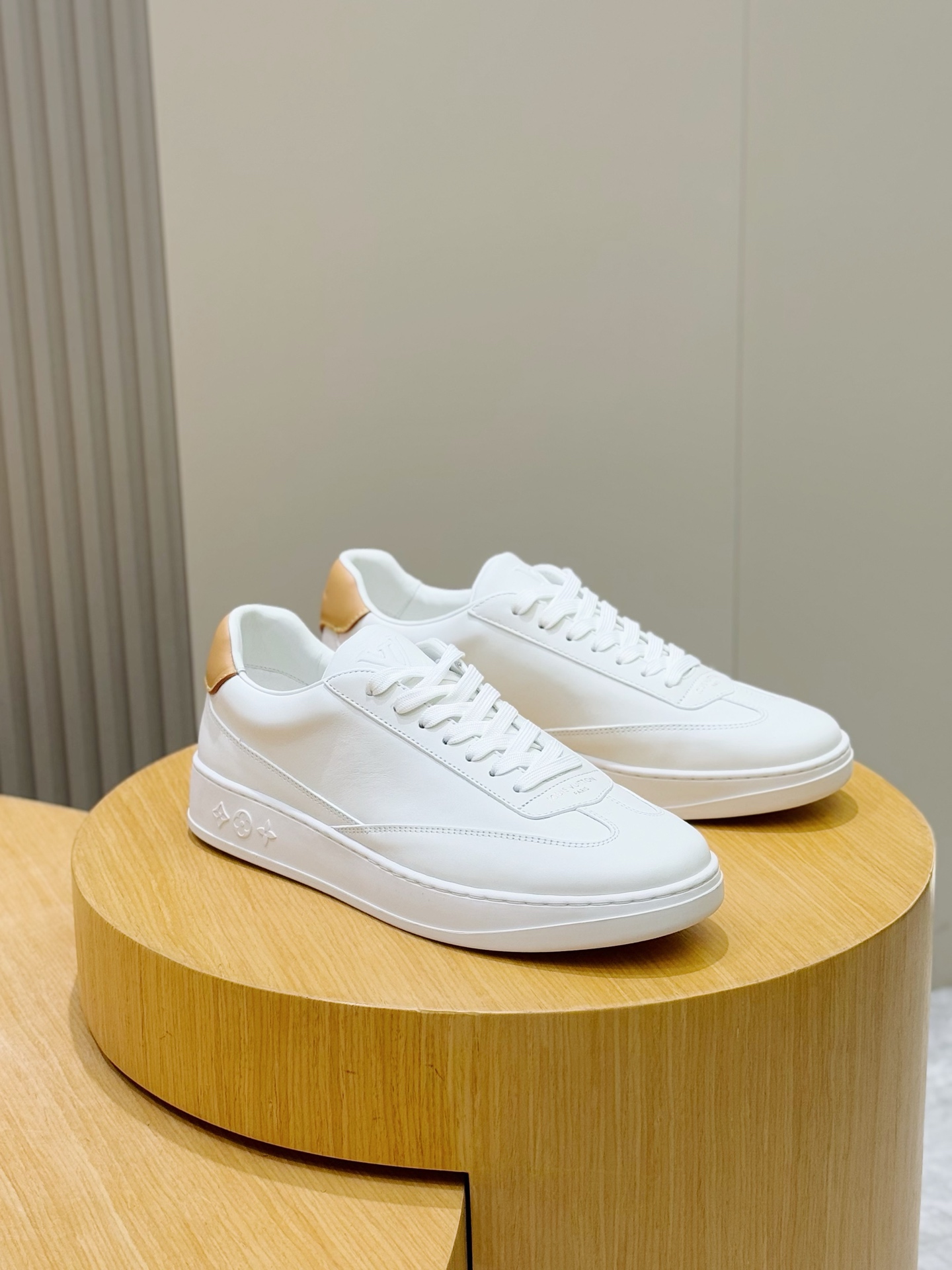 Louis Vuitton Sneakers M-l-s