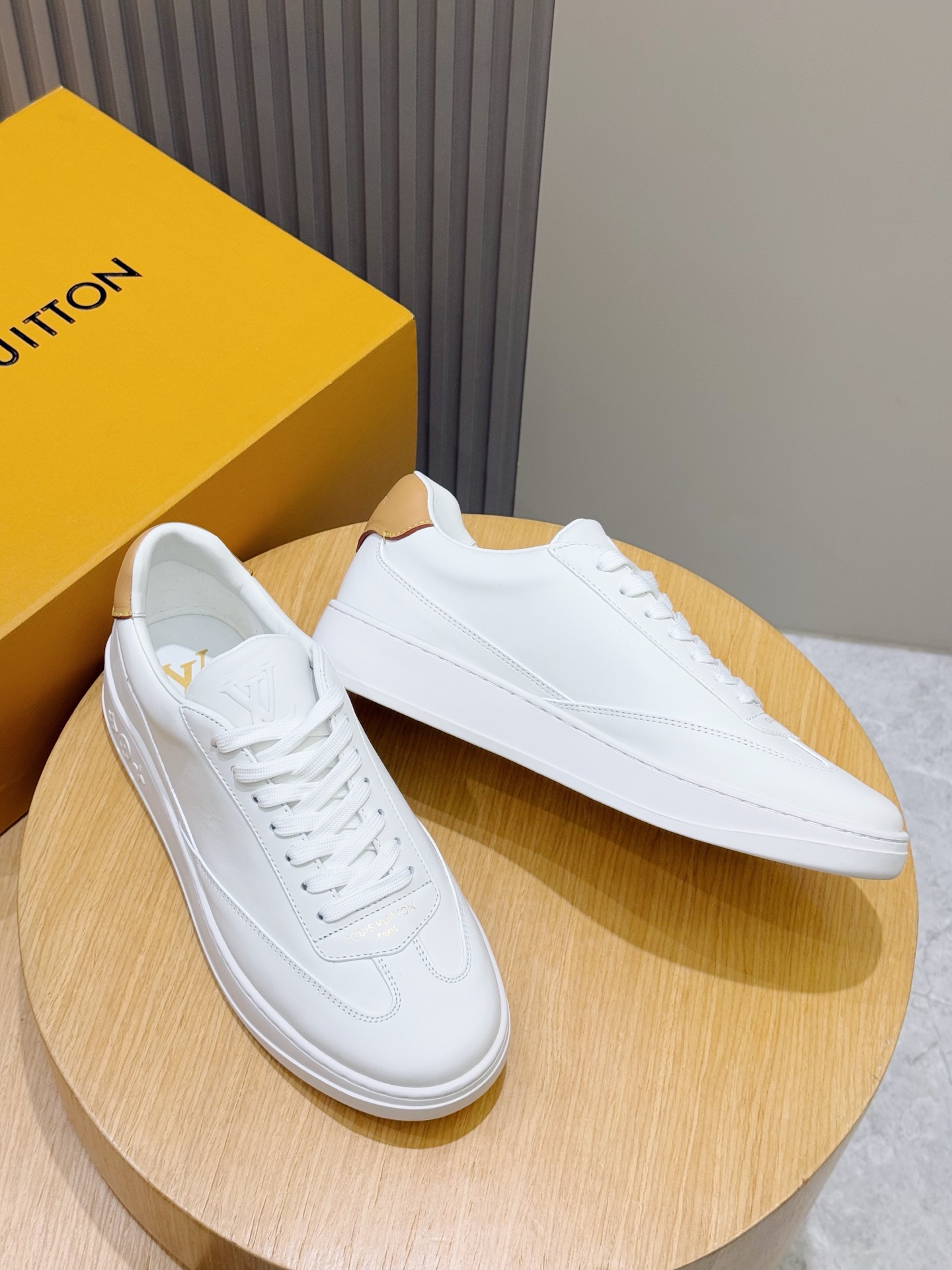 Louis Vuitton Sneakers M-l-s