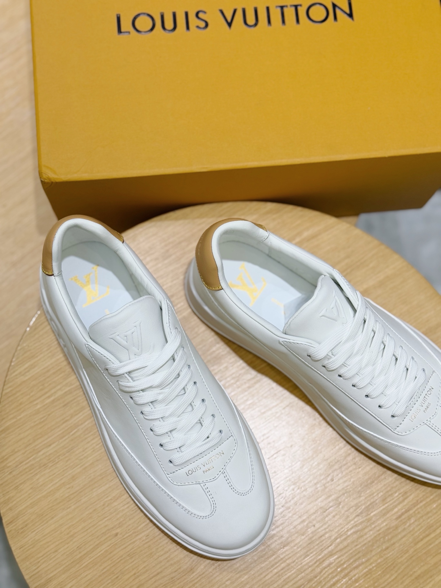 Louis Vuitton Sneakers M-l-s