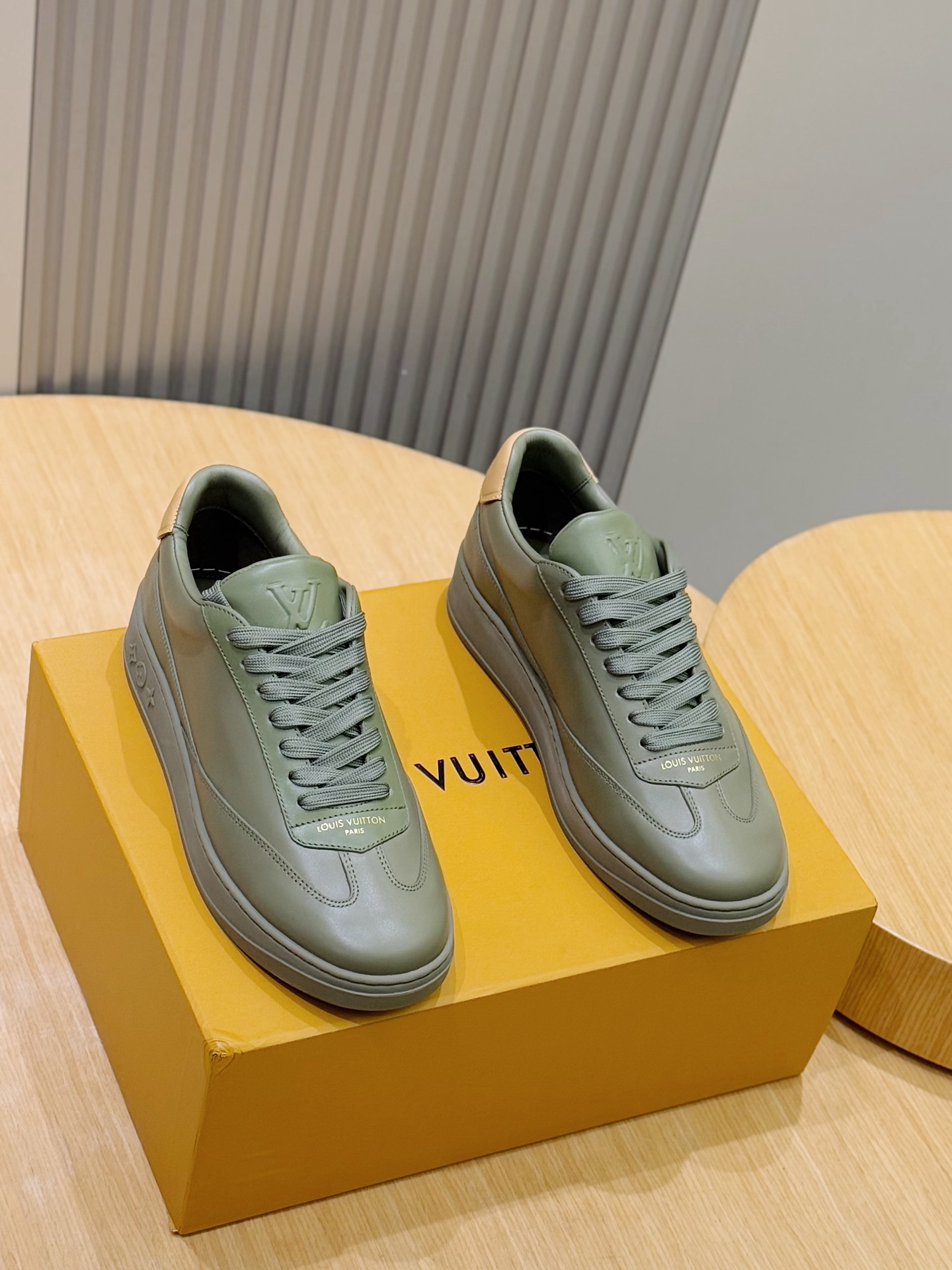 Louis Vuitton Sneakers M-l-s