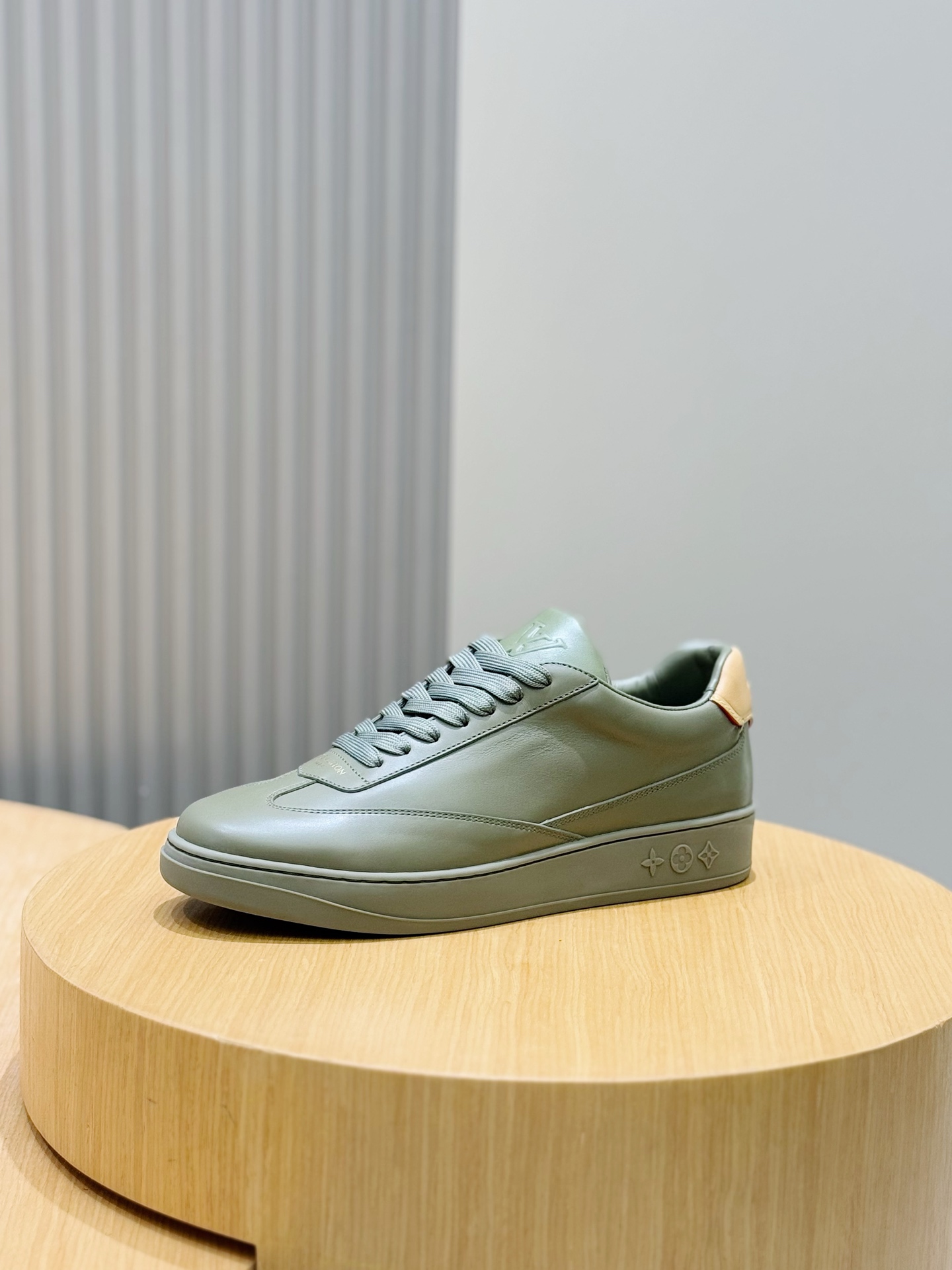 Louis Vuitton Sneakers M-l-s