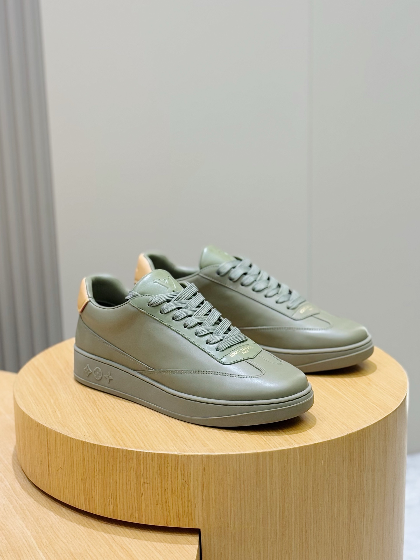 Louis Vuitton Sneakers M-l-s