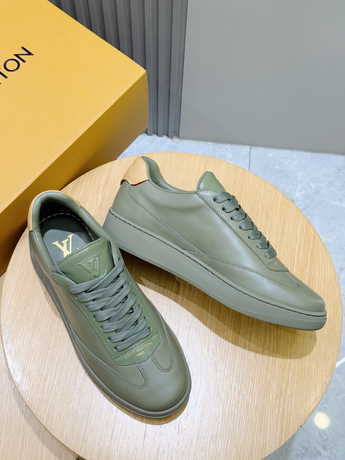 Louis Vuitton Sneakers M-l-s