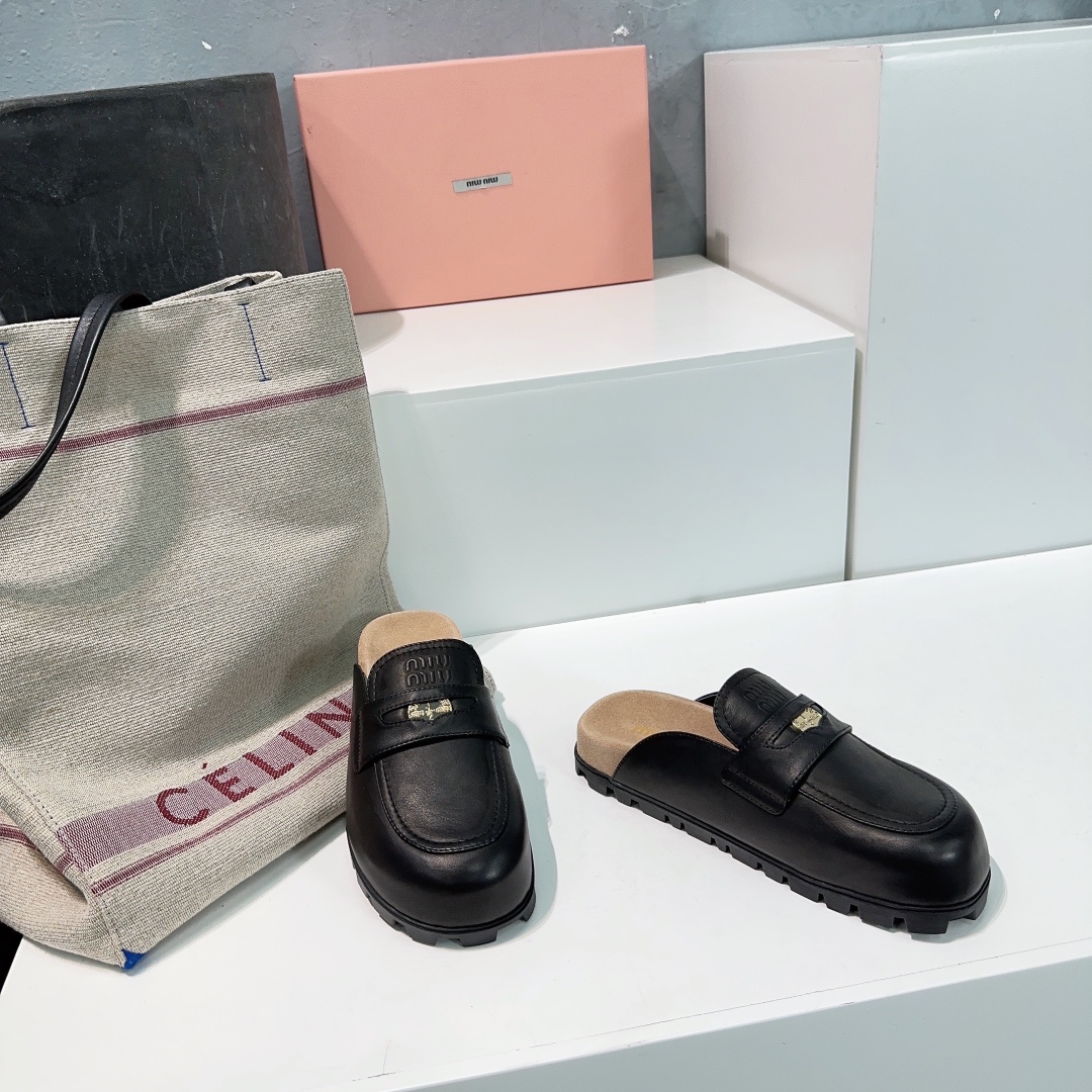 Miu Miu Female Slippers M