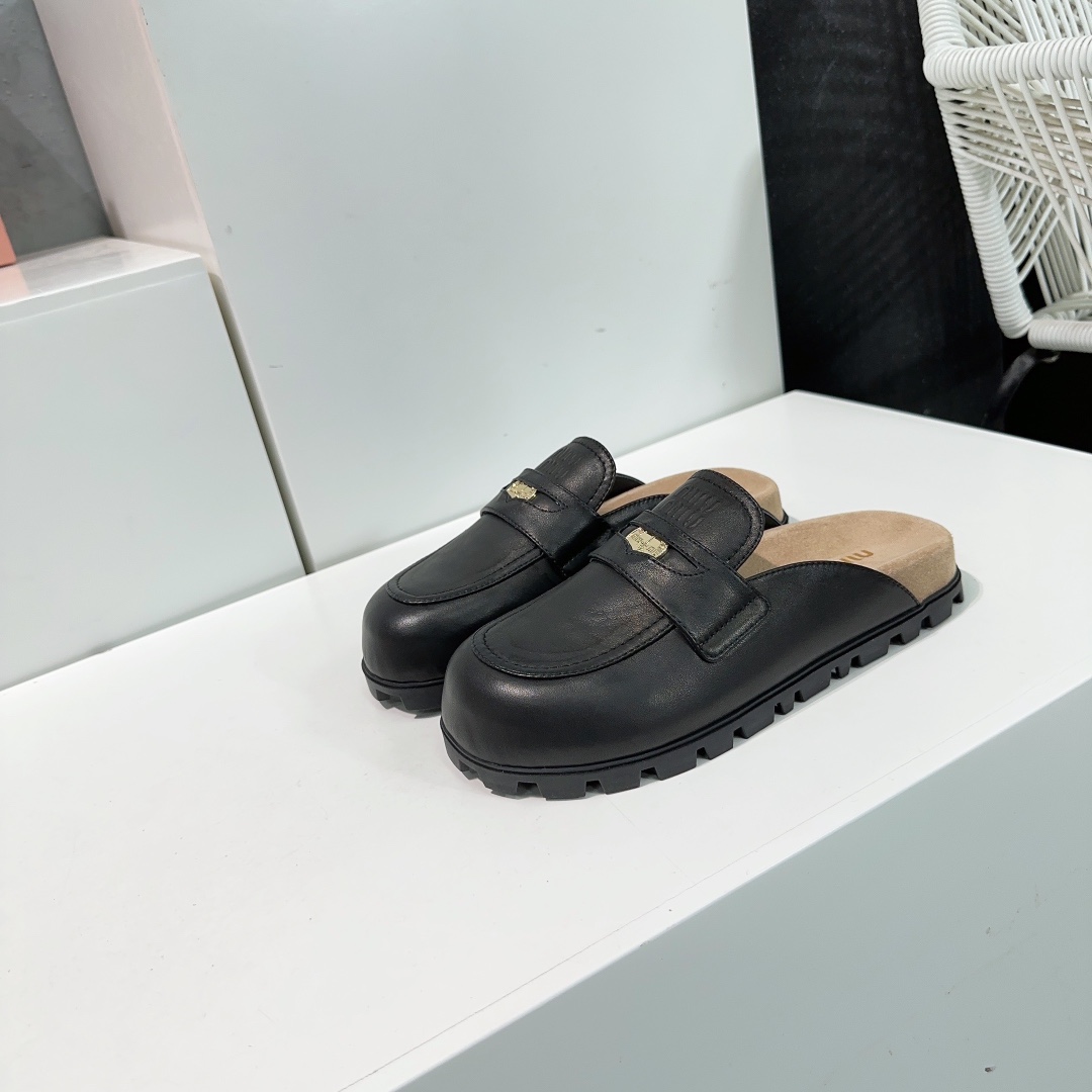 Miu Miu Female Slippers M