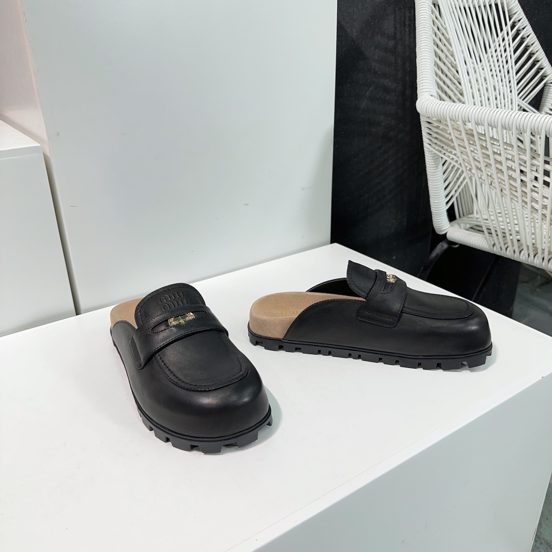 Miu Miu Female Slippers M