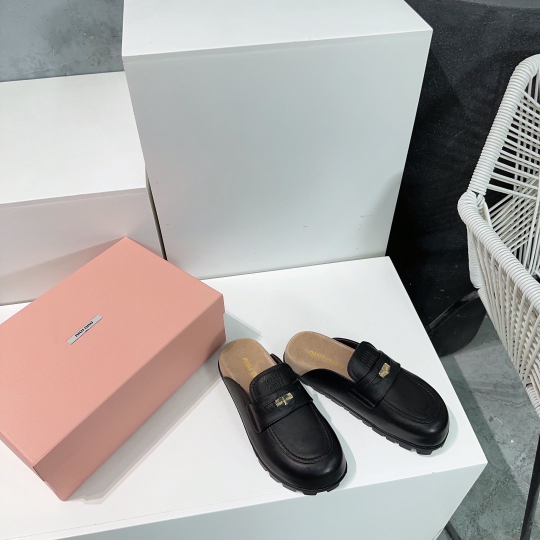Miu Miu Female Slippers M
