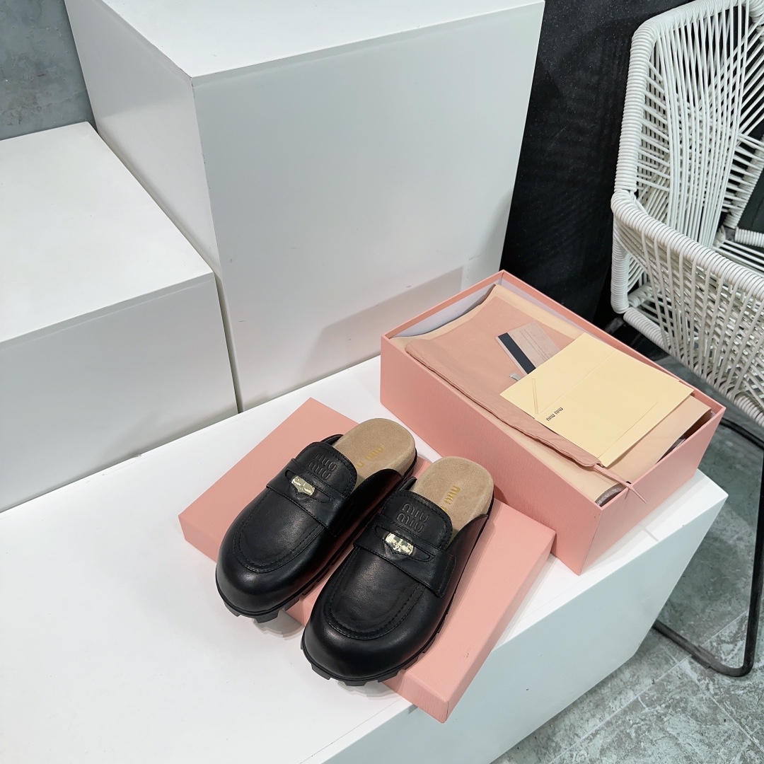 Miu Miu Female Slippers M