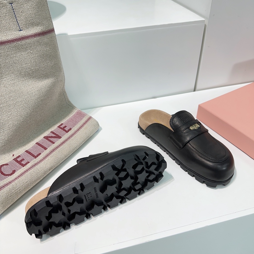 Miu Miu Female Slippers M