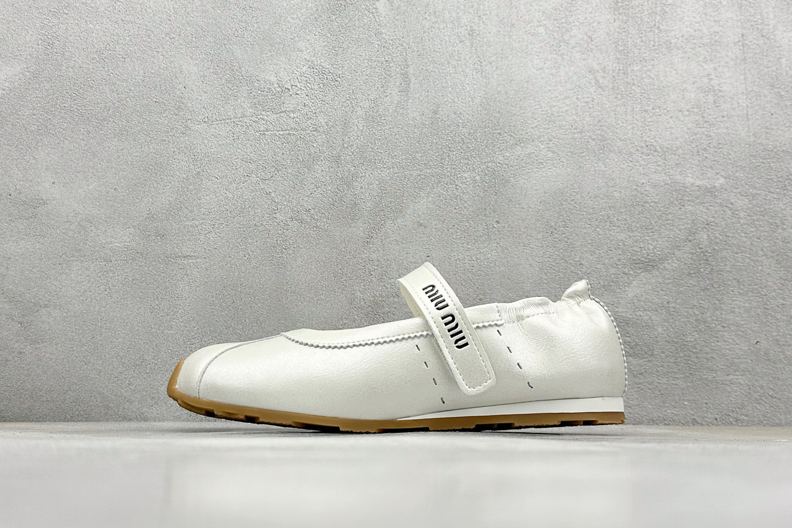 Miu Miu Basic Shoes White M