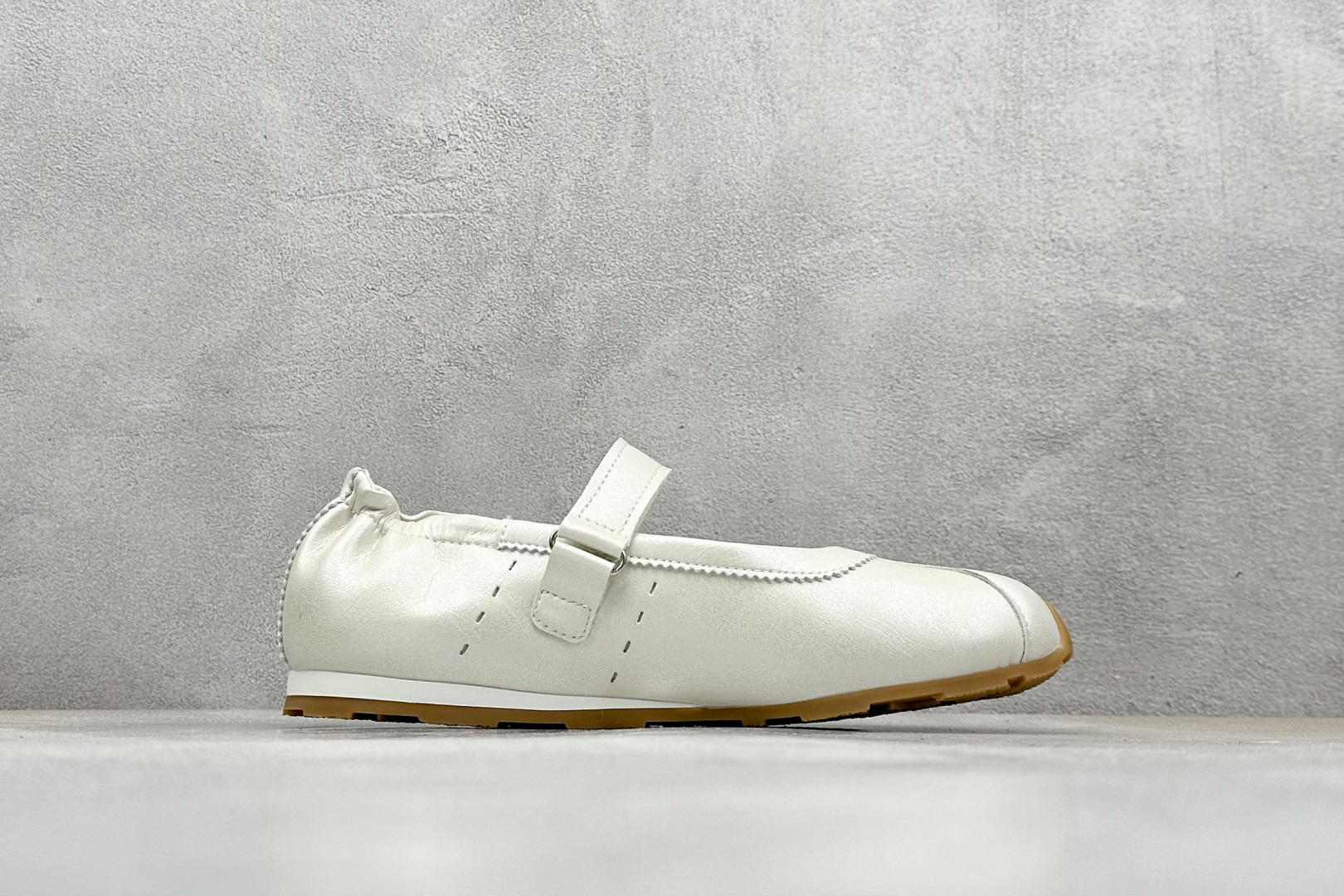Miu Miu Basic Shoes White M