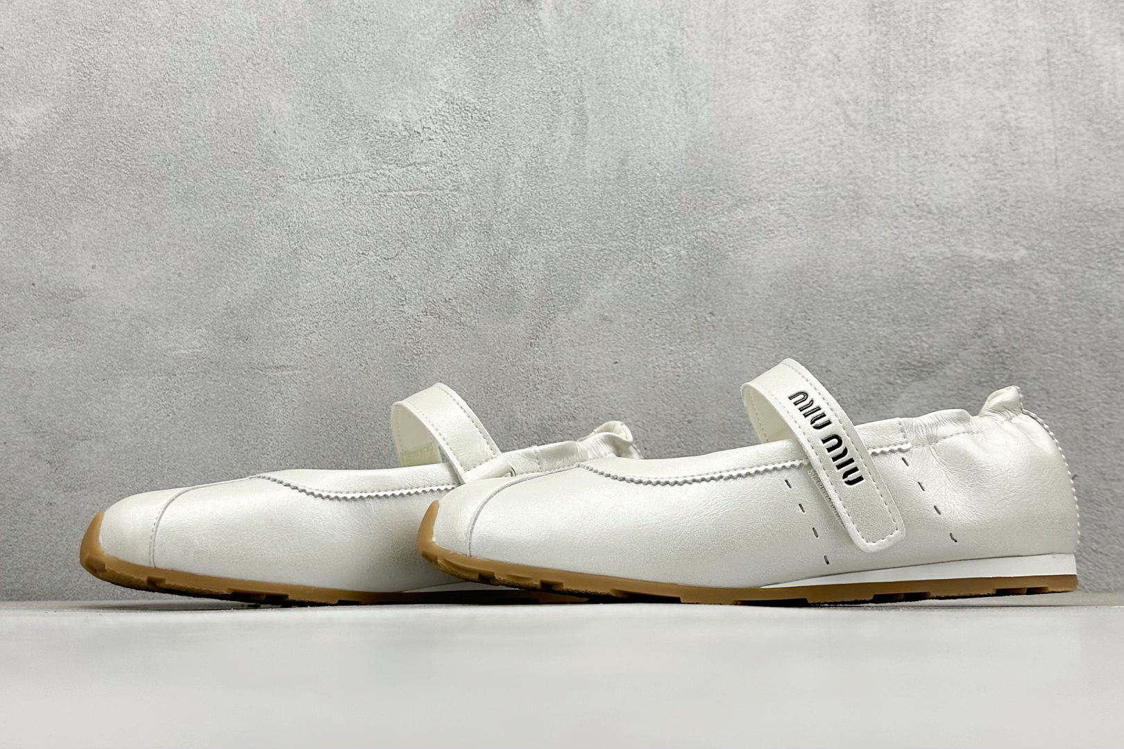 Miu Miu Basic Shoes White M