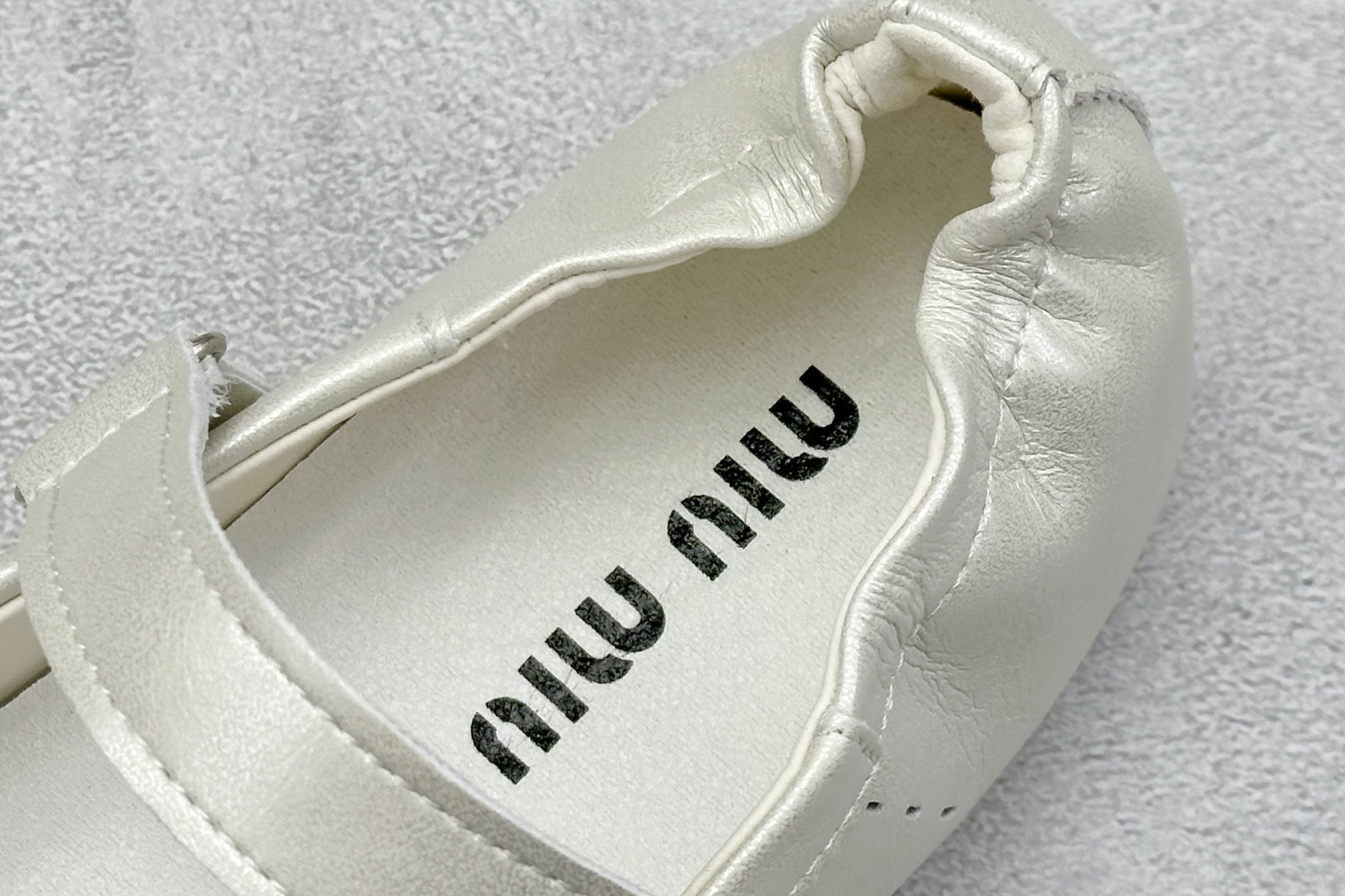 Miu Miu Basic Shoes White M