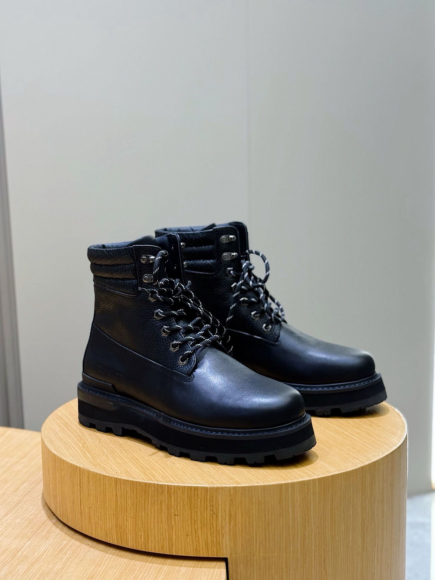 Dr. Martens Moncler Male Boots Cow Leather M-l-s