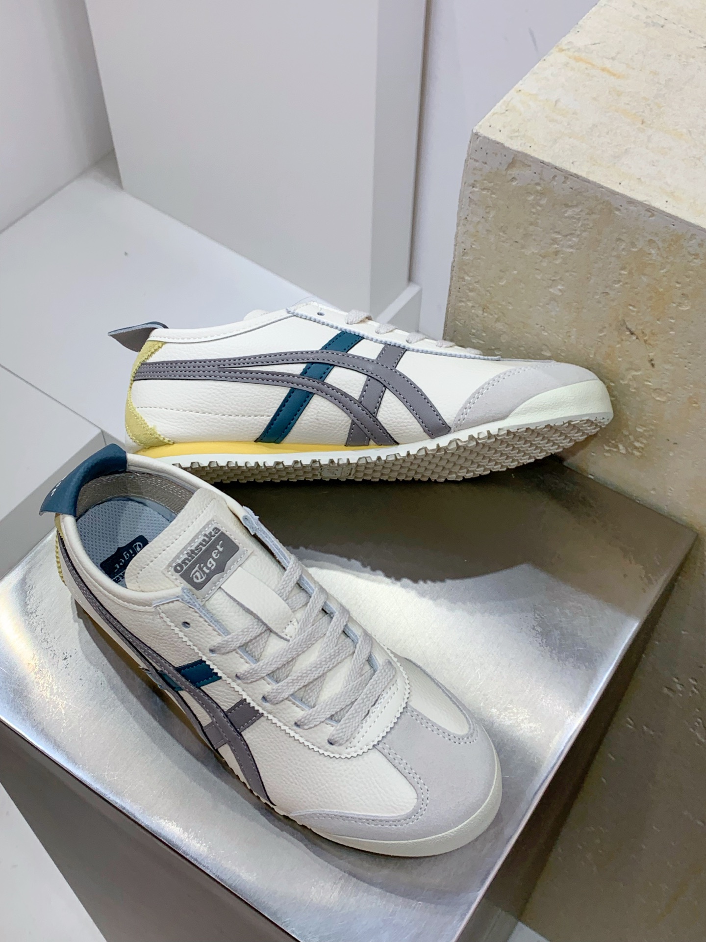 Onitsuka Tiger Sneakers M-s