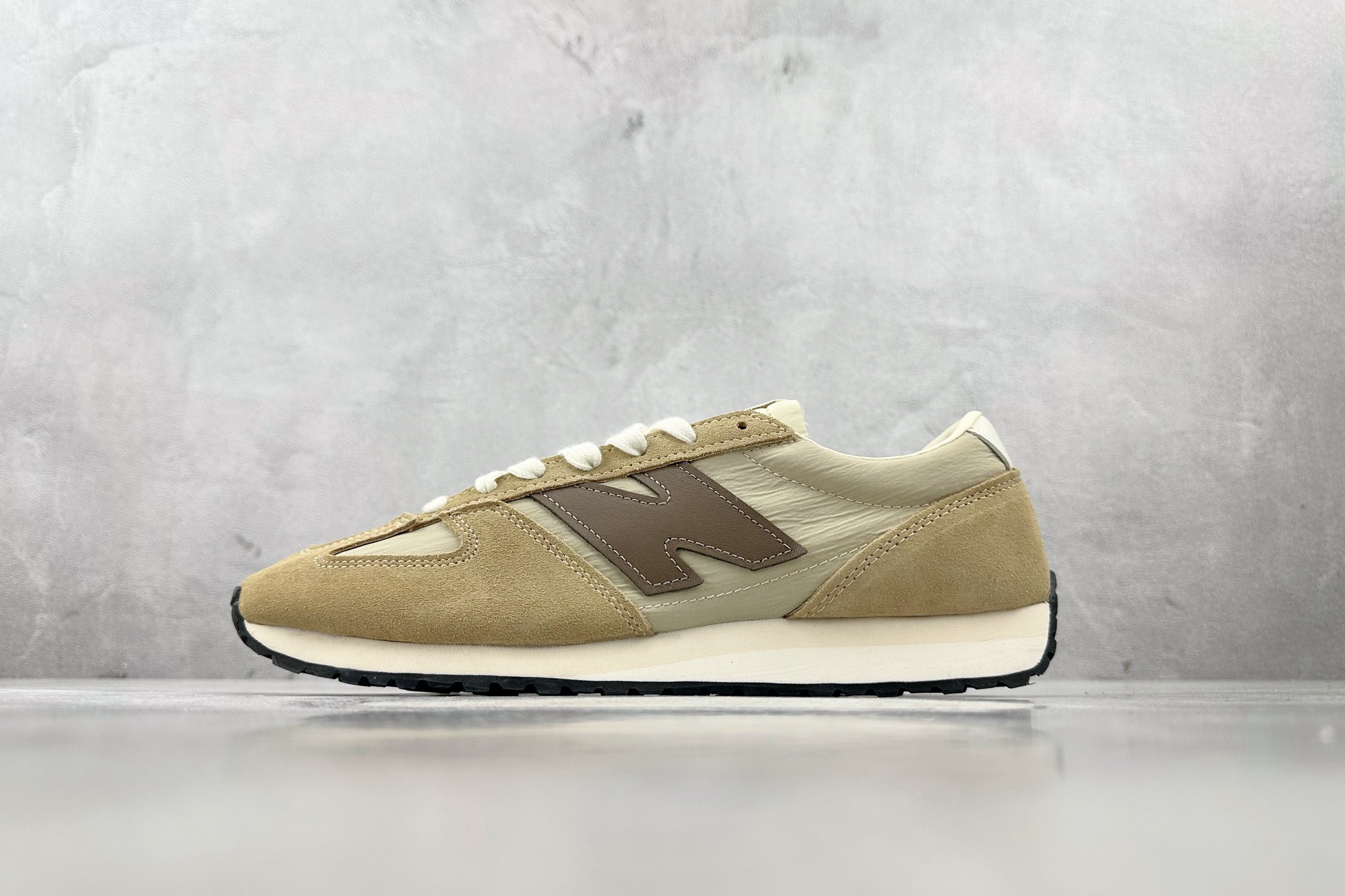 New Balance Basic Shoes Brown L
