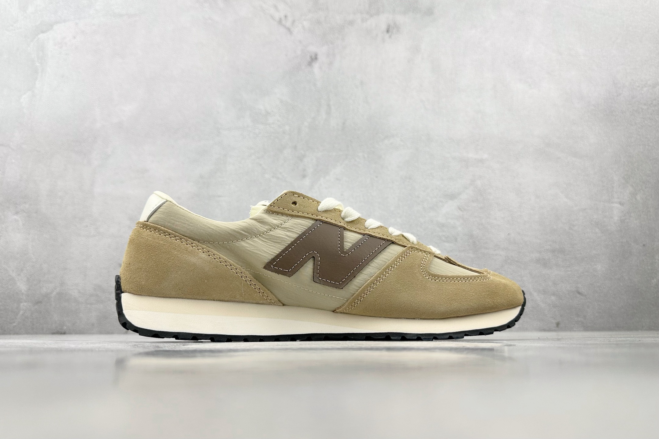 New Balance Basic Shoes Brown L