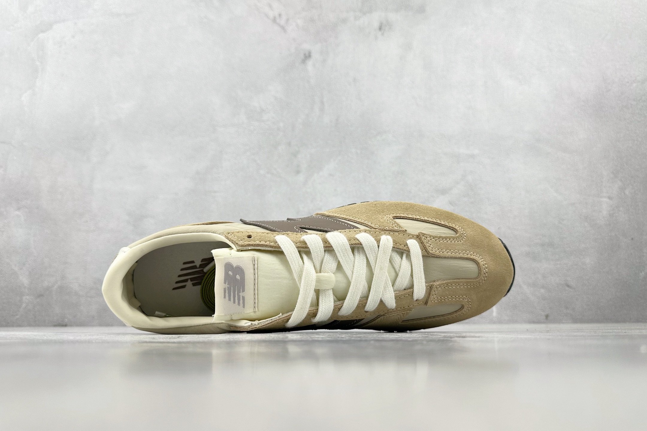 New Balance Basic Shoes Brown L