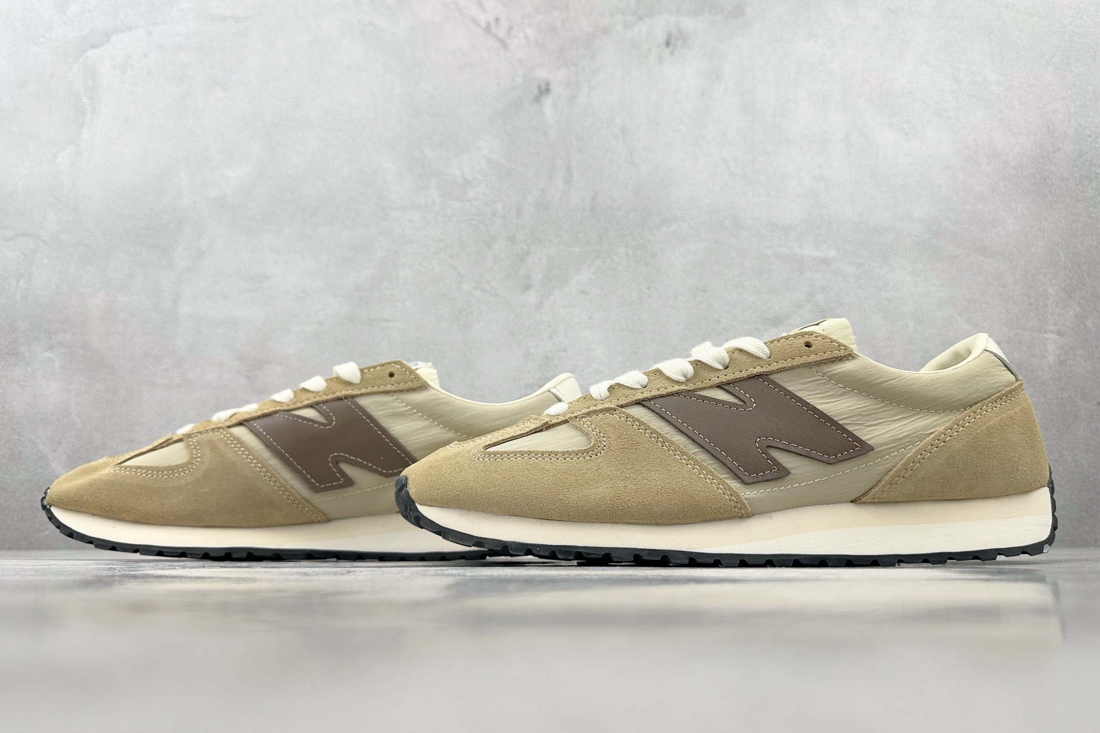 New Balance Basic Shoes Brown L