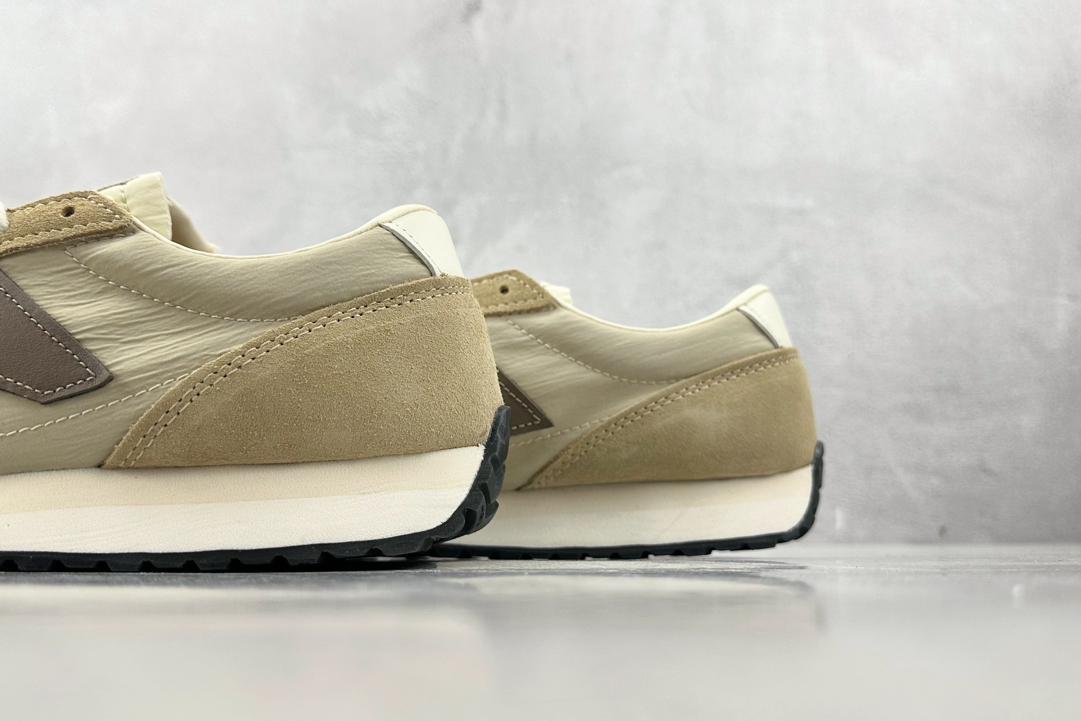 New Balance Basic Shoes Brown L