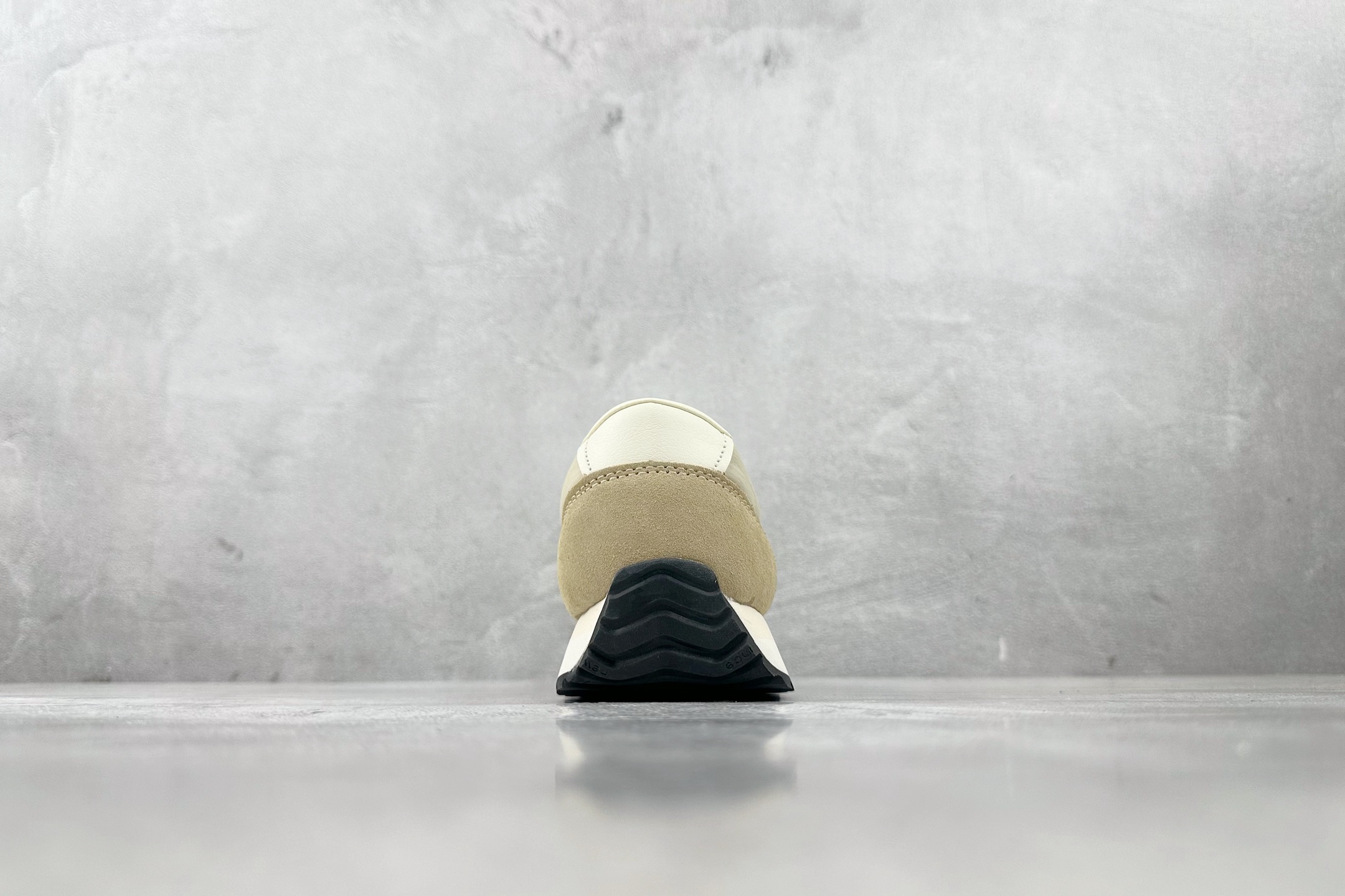 New Balance Basic Shoes Brown L