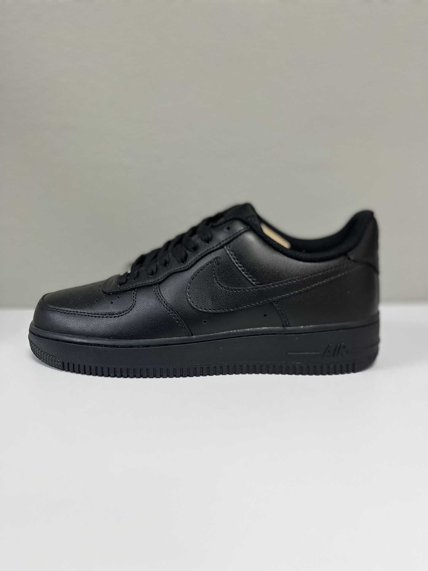 Nike Basic Shoes Black L-s