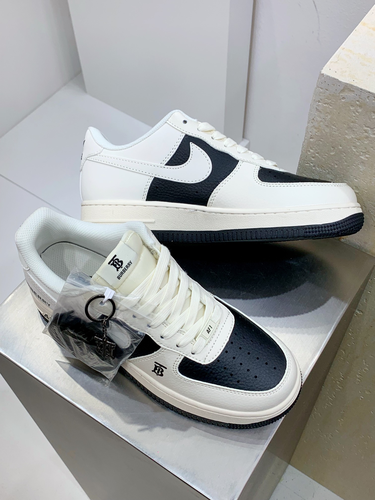 Burberry Nike Board Shoes L
