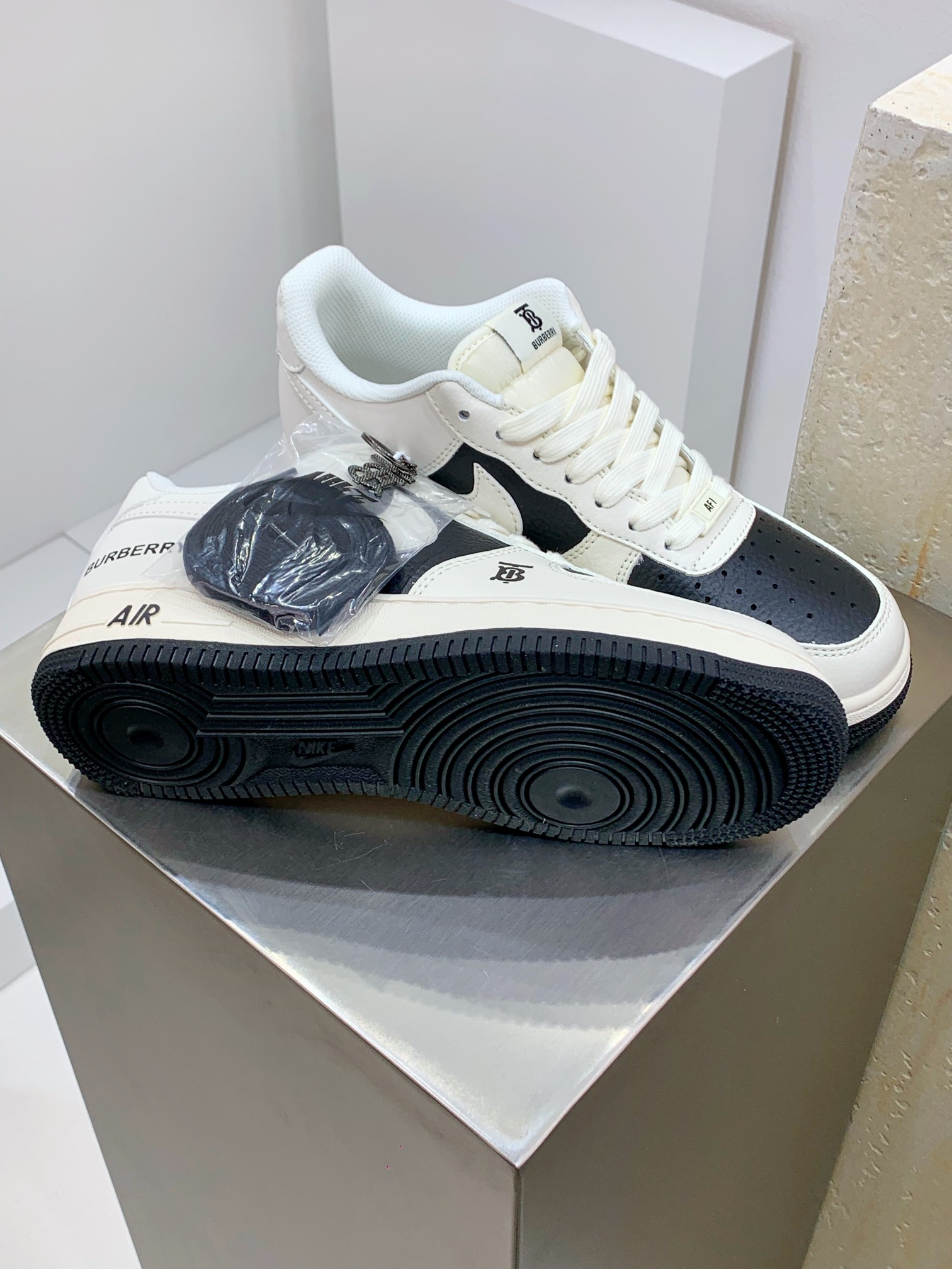 Burberry Nike Board Shoes L