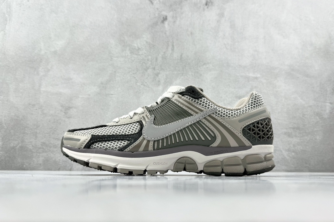 Nike Basic Shoes Gray M