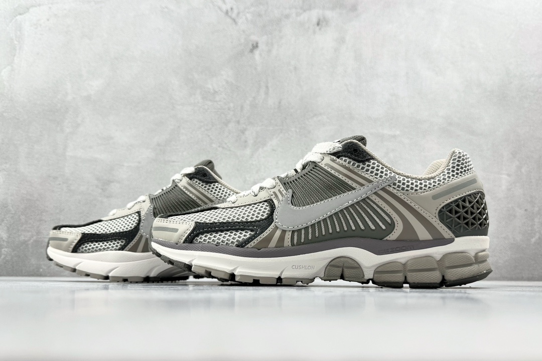 Nike Basic Shoes Gray M