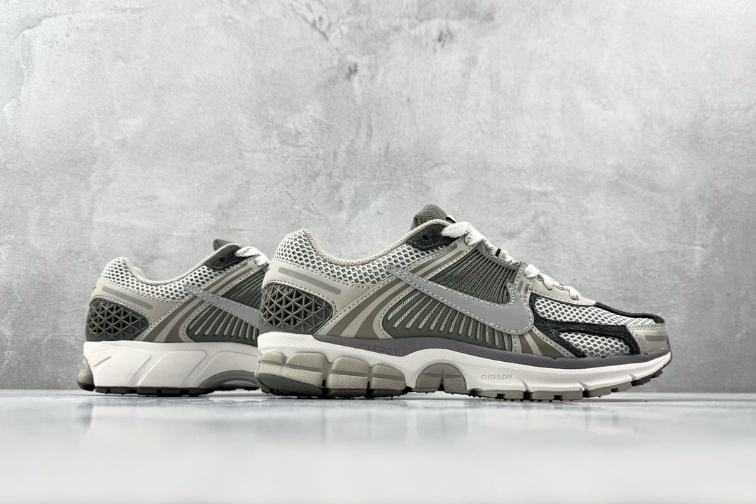 Nike Basic Shoes Gray M