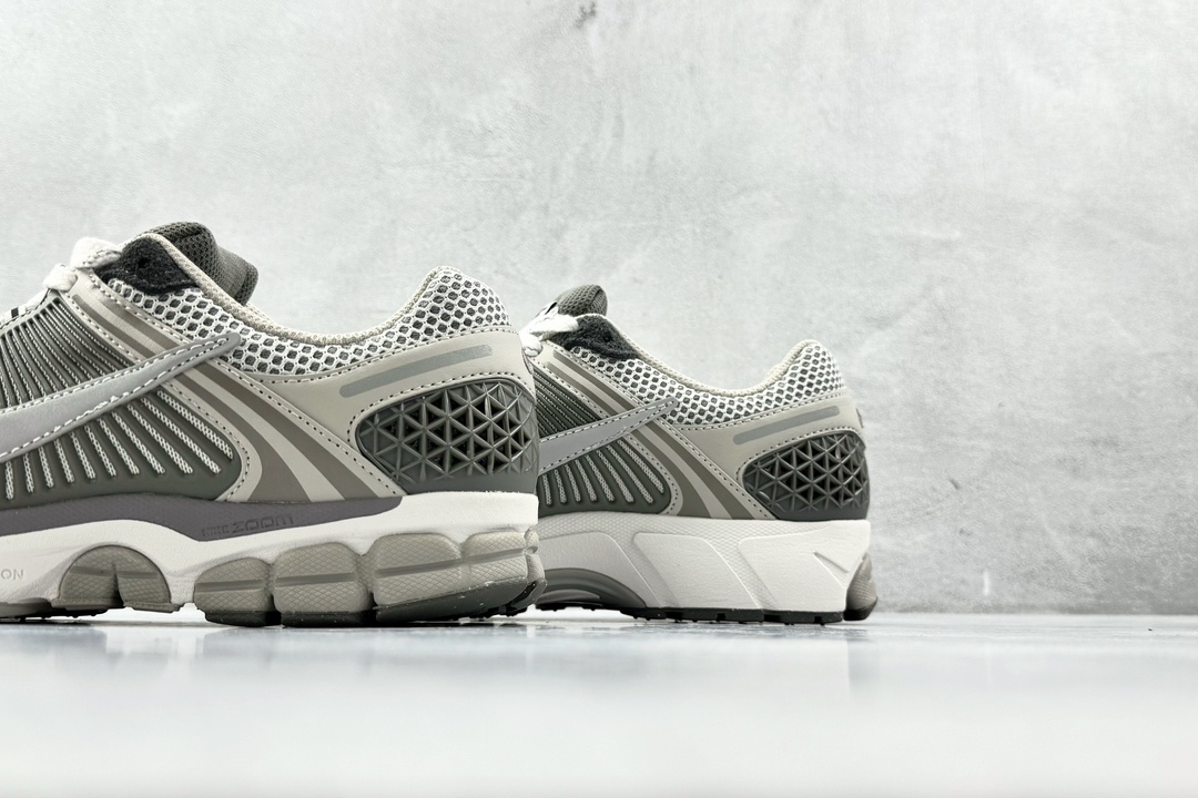 Nike Basic Shoes Gray M