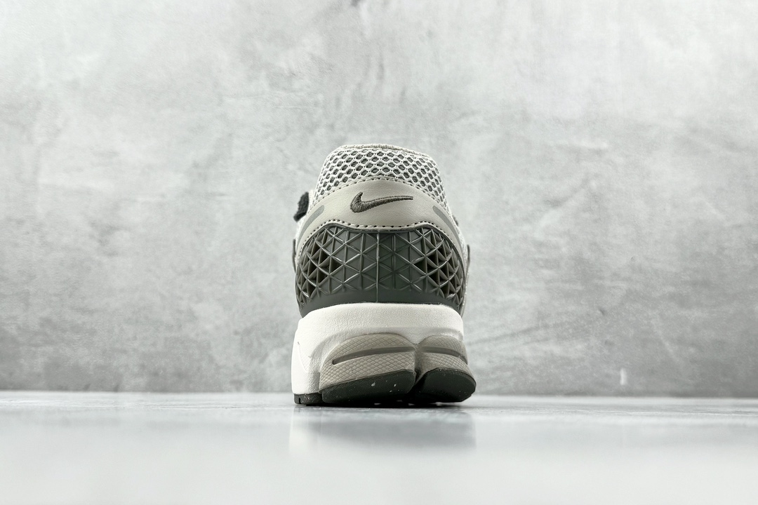 Nike Basic Shoes Gray M