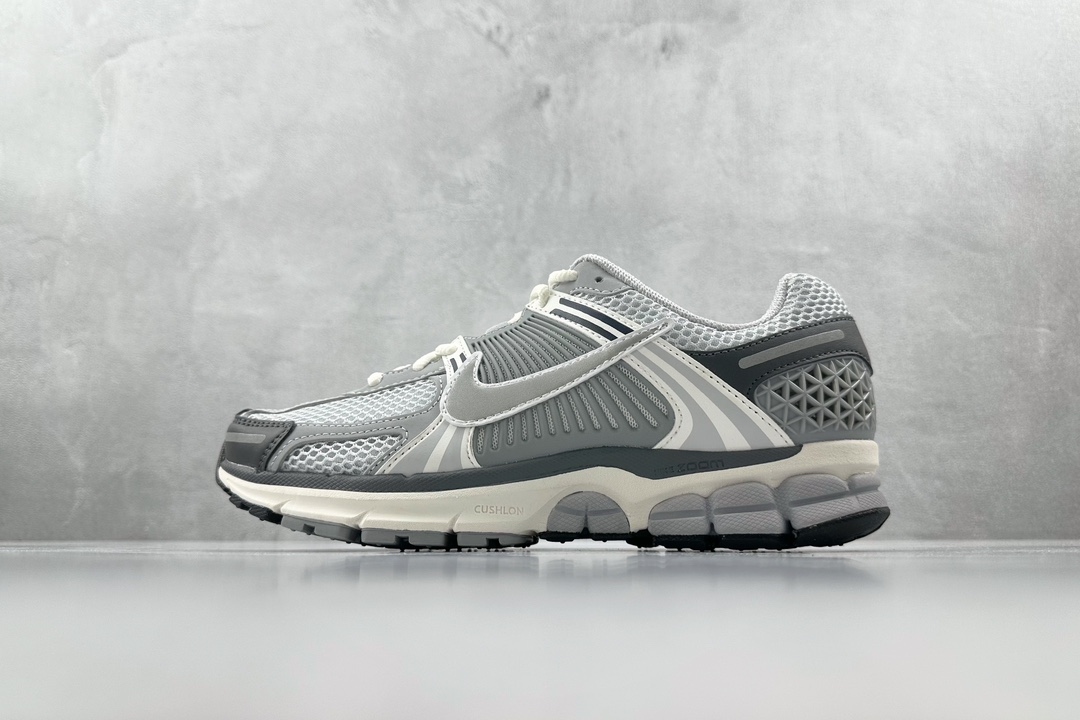 Nike Basic Shoes Gray M