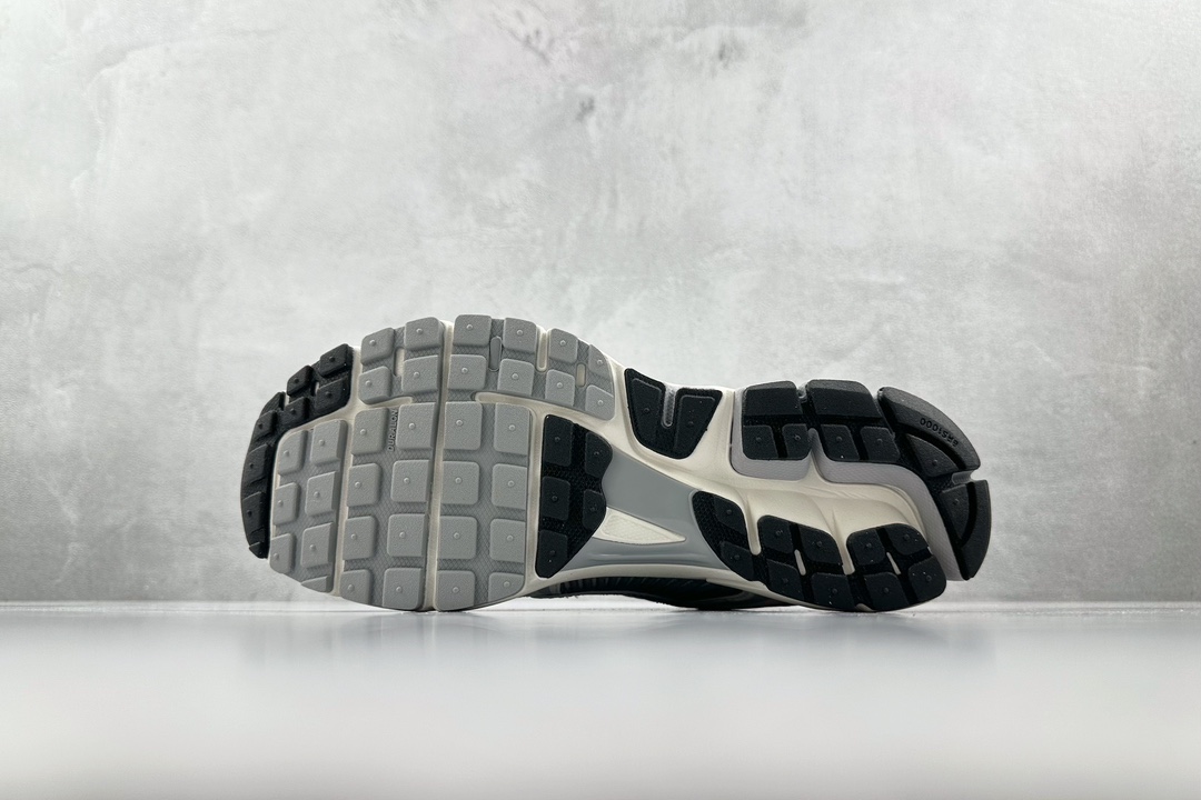 Nike Basic Shoes Gray M