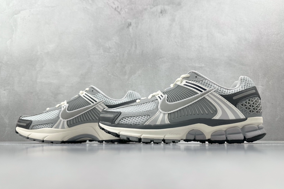 Nike Basic Shoes Gray M
