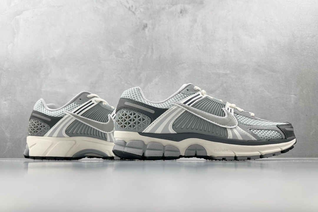 Nike Basic Shoes Gray M