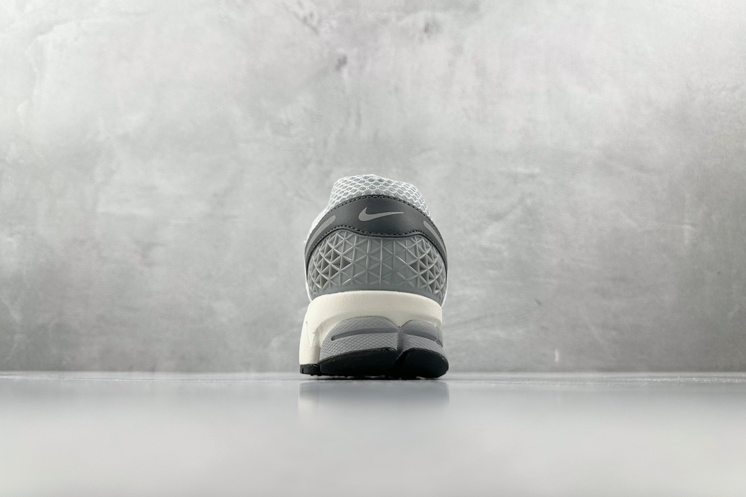 Nike Basic Shoes Gray M