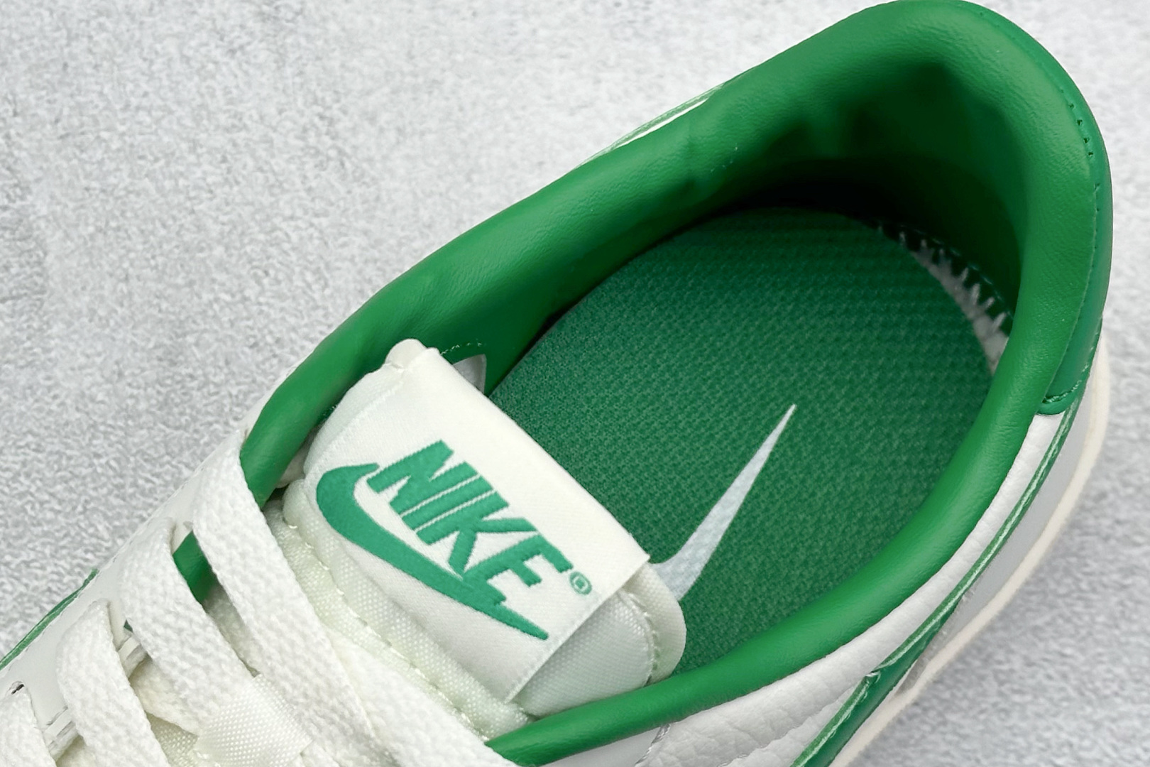 Nike Board Shoes White L-s