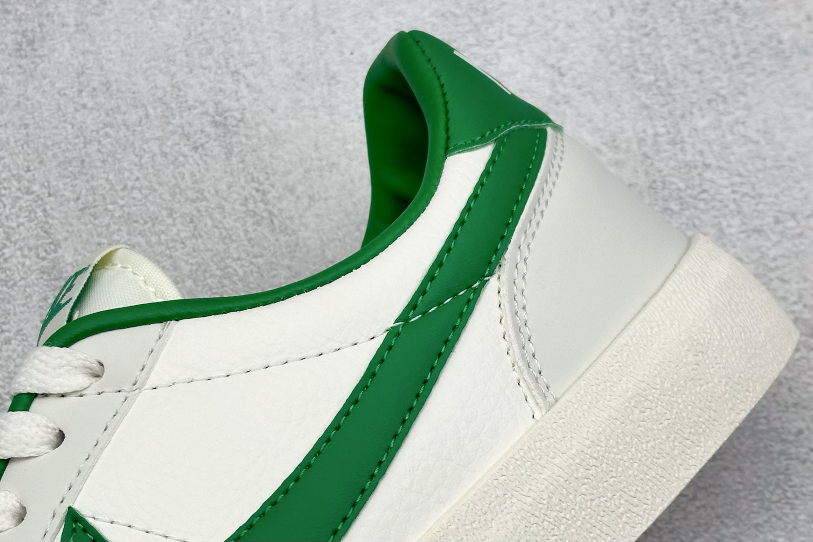 Nike Board Shoes White L-s