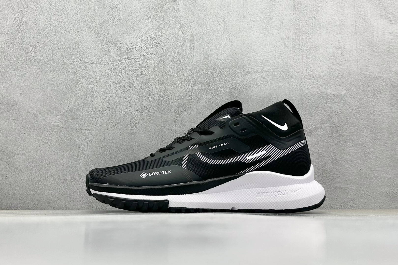 Nike Running Shoes L-s