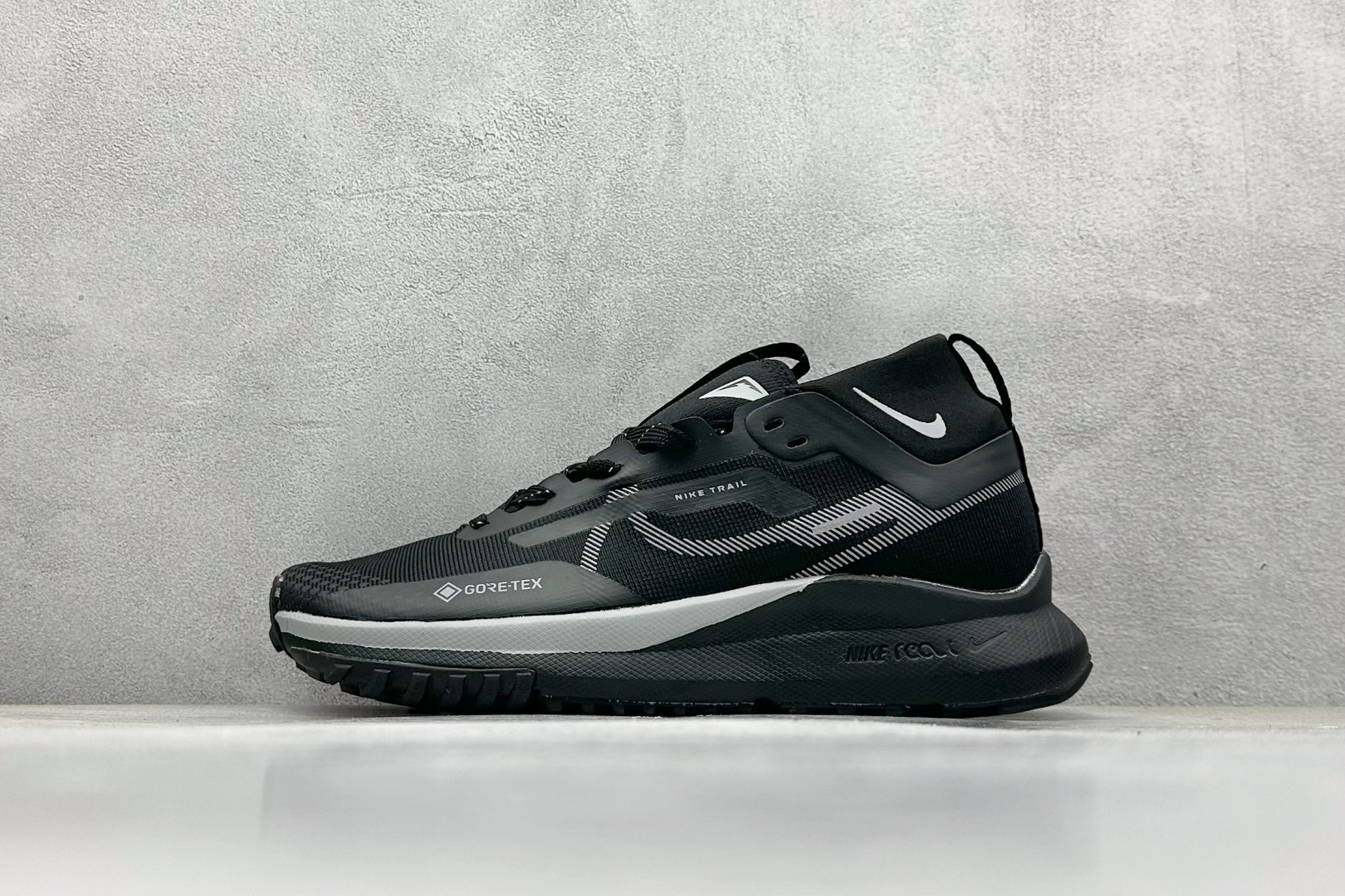 Nike Running Shoes L-s