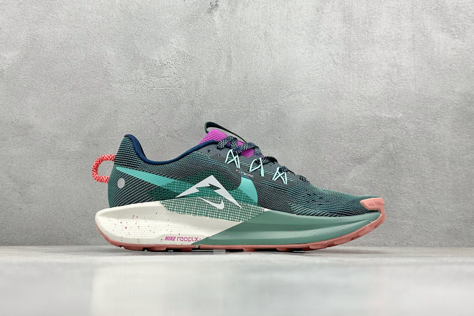 Nike Running Shoes Breathable L-s