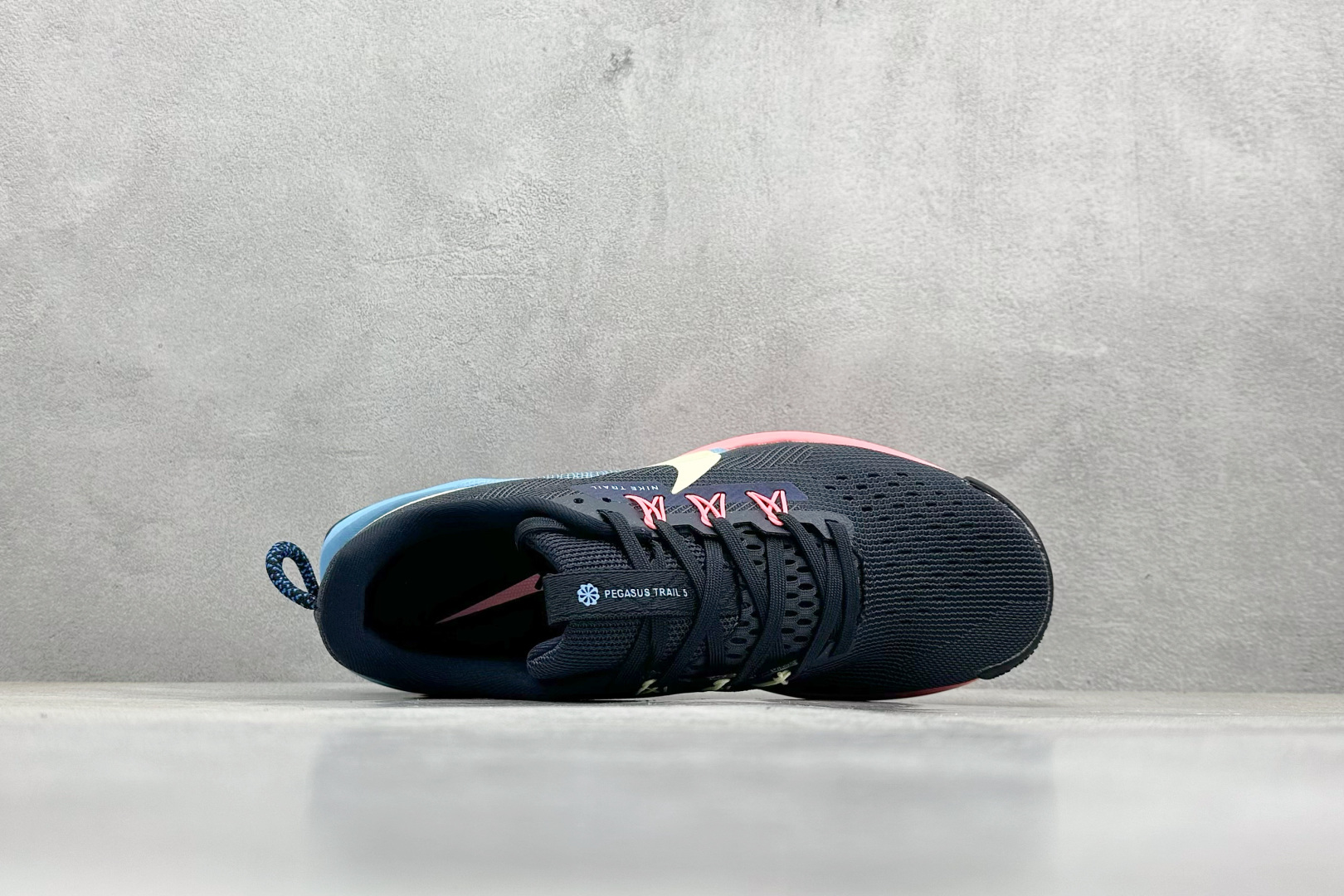 Nike Running Shoes Breathable L-s