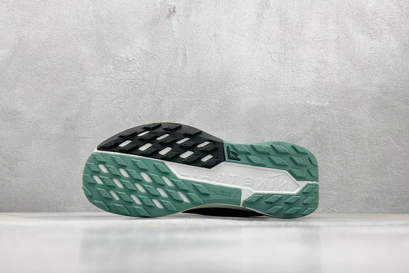 Nike Running Shoes Breathable L-s